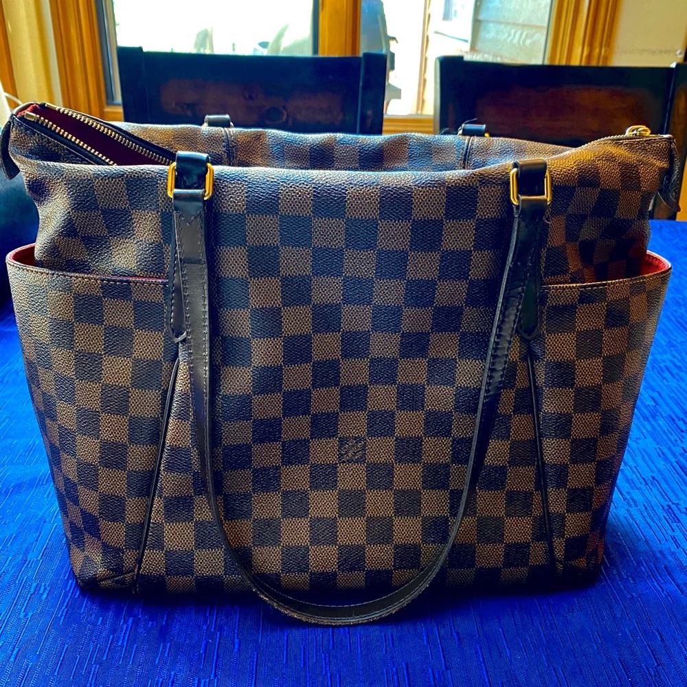 Pre-loved Louis Vuitton Damier Ebene Totally MM